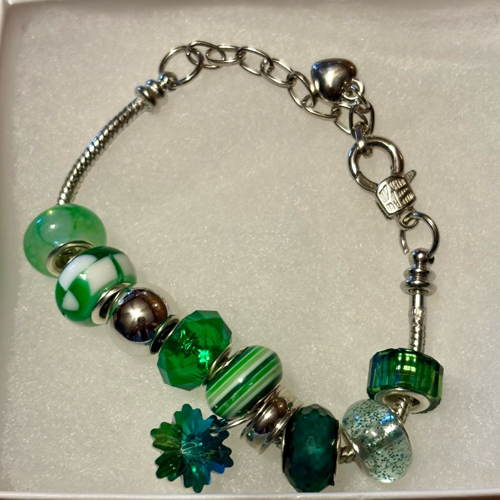 Elegant Green and Silver Beaded Bracelet